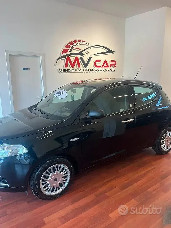 Usata Lancia Ypsilon Gold 69 CV (50 kW) 2017 Nero Utilitaria