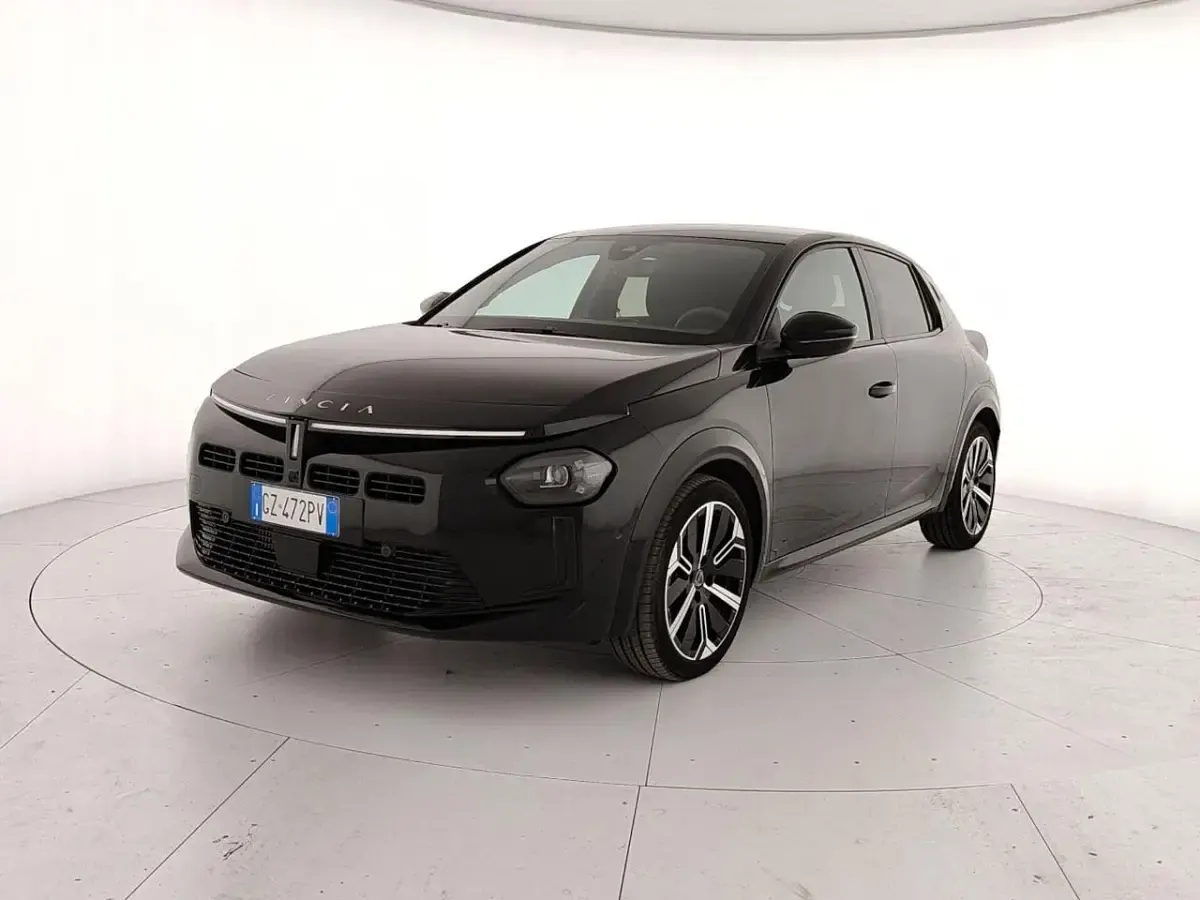 Usata Lancia Ypsilon 100 CV (73 kW) 2025 Nero Utilitaria