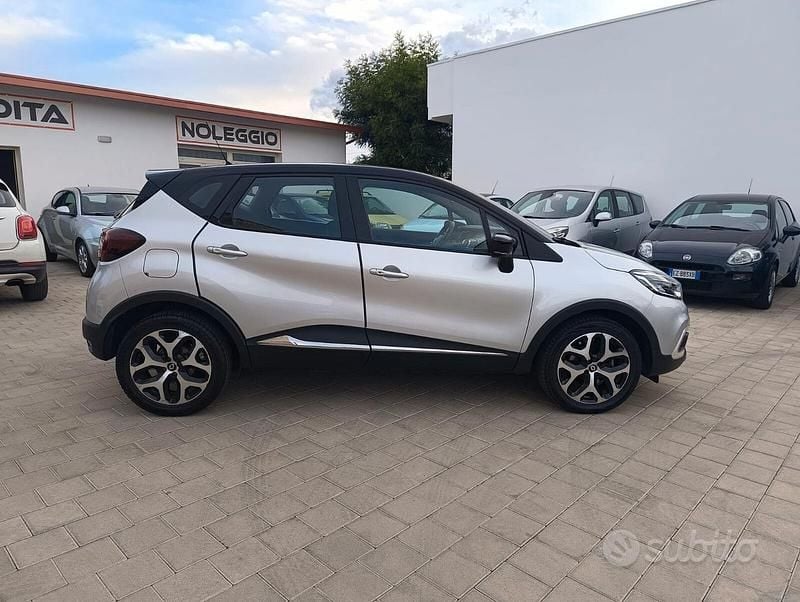 Usata Renault Captur 90 CV (66 kW) 2018 Argento SUV