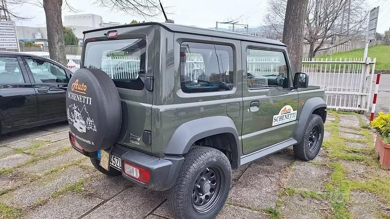 Usata Suzuki Jimny 101 CV (74 kW) 2021 Verde SUV