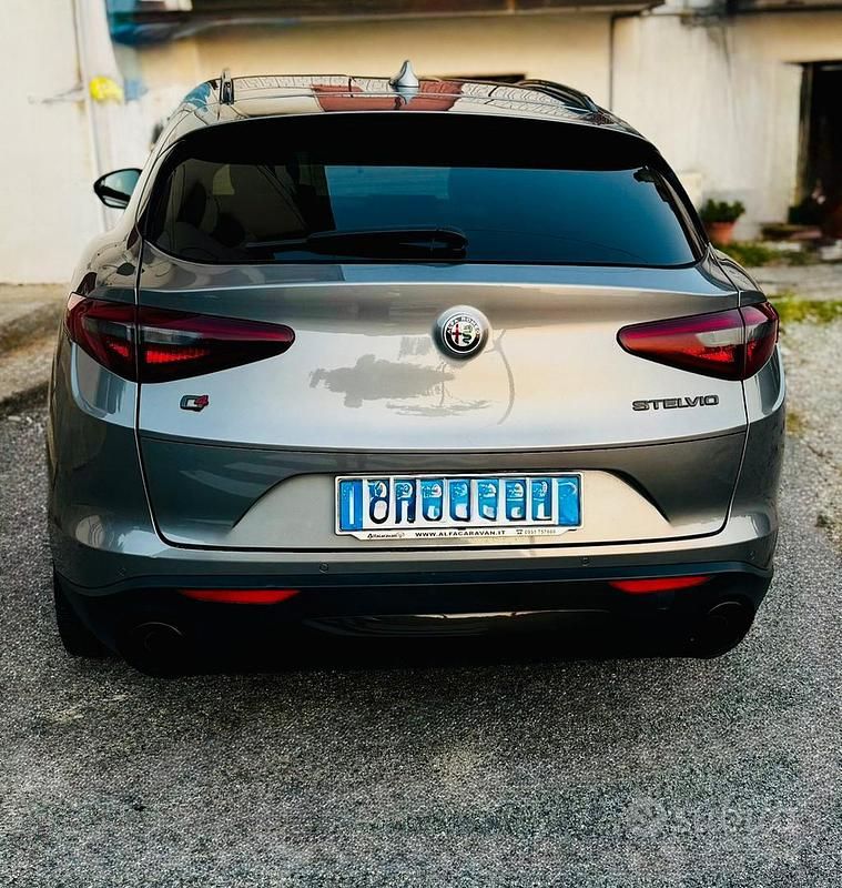 Usata Alfa Romeo Stelvio 190 CV (139 kW) 2020 Grigio SUV