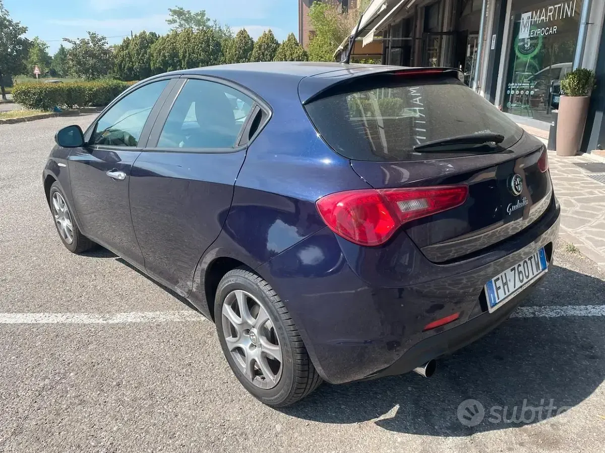 Usata Alfa Romeo Giulietta Distinctive 105 CV (77 kW) 2012 Bluazzurro Utilitaria