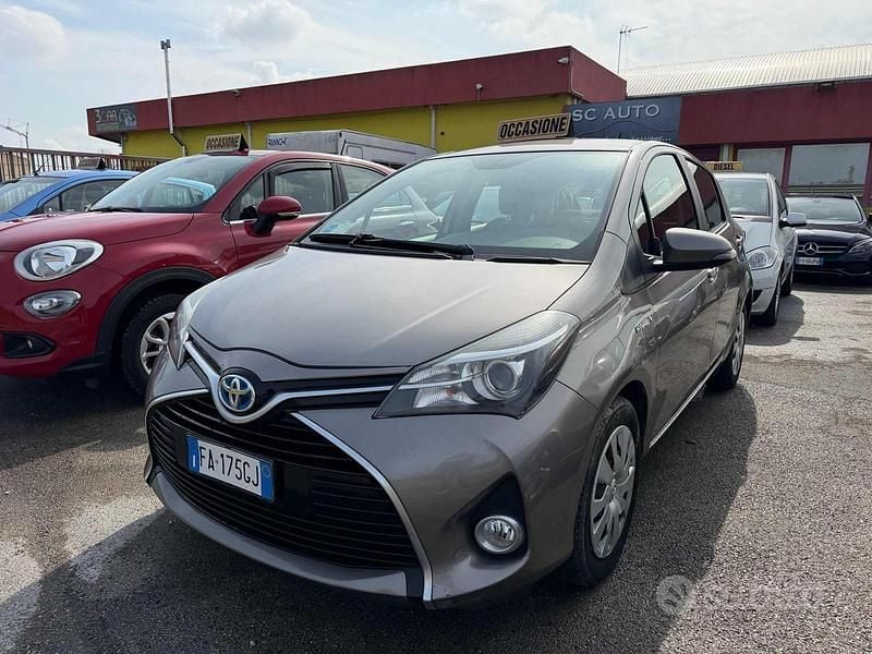 Usata Toyota Yaris Hybrid Active 2015 Grigio Berlina