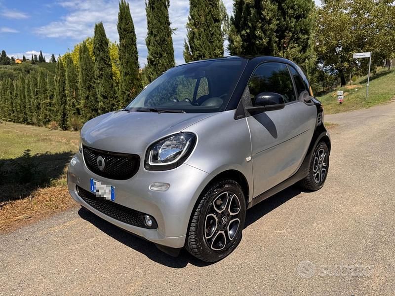Argento Usata 2015 Smart ForTwo Coupé Prime Due volumi | 9900 € (Buon prezzo) - Immagine 1/4