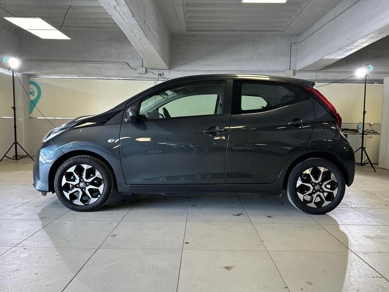 Usata Toyota Aygo Connect Style 72 CV (52 kW) 2021 Grigio Utilitaria