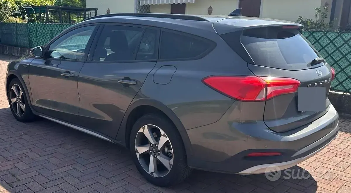 Usata Ford Focus 125 CV (91 kW) 2020 Grigio Station wagon