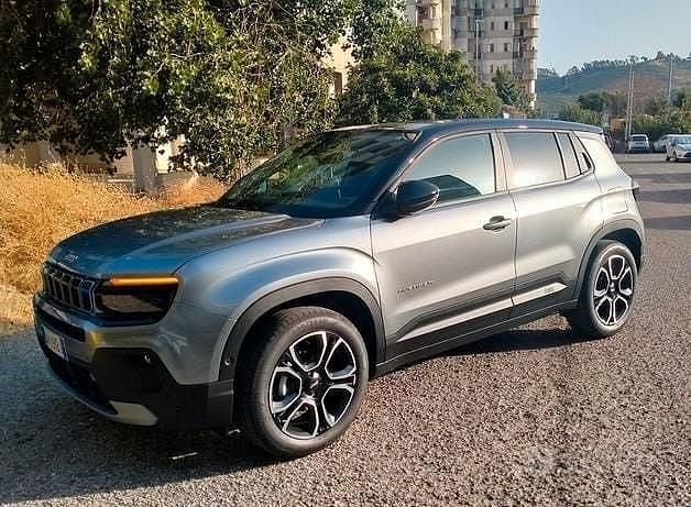 Usata Jeep Avenger Summit 100 CV (73 kW) 2023 Grigio SUV