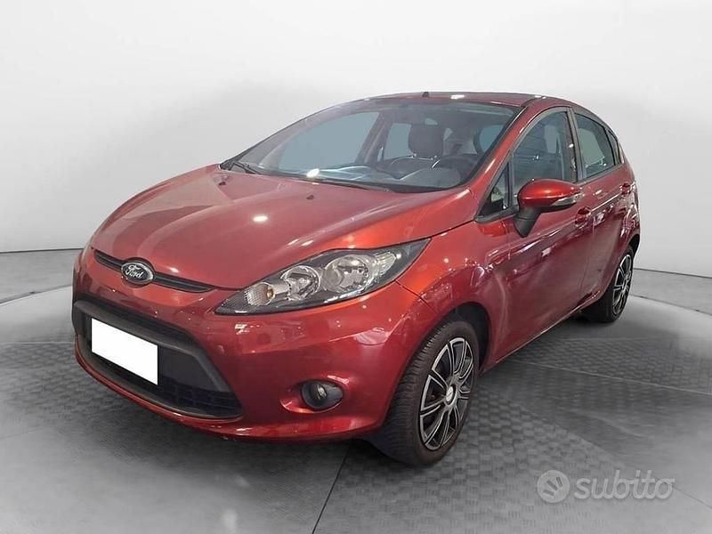 Usata Ford Fiesta 82 CV (60 kW) 2010 Rosso Utilitaria