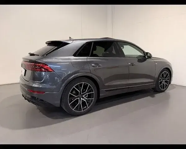 Usata Audi Q8 S-Line 286 CV (210 kW) 2025 Grigio daytona perla SUV