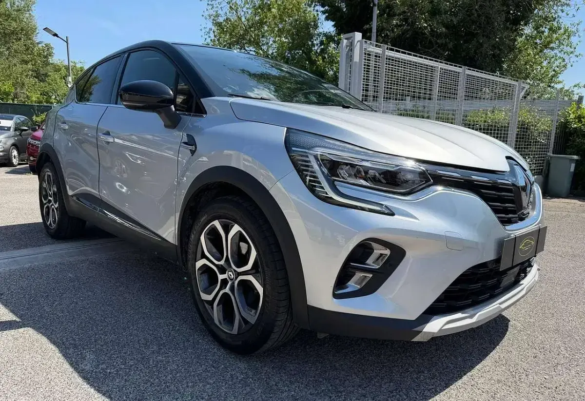 Usata Renault Captur Intens 101 CV (74 kW) 2023 Argento tetto nero SUV
