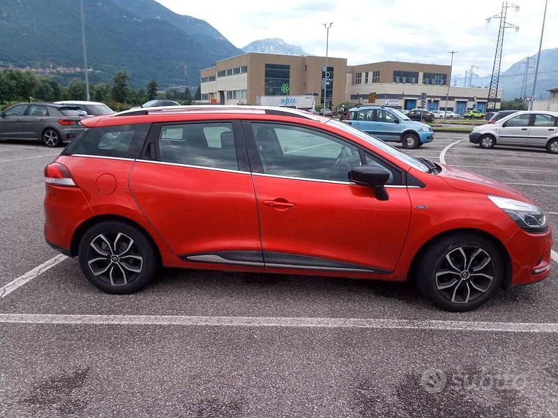 Usata Renault Clio GrandTour 75 CV (55 kW) 2018 Rosso Station wagon