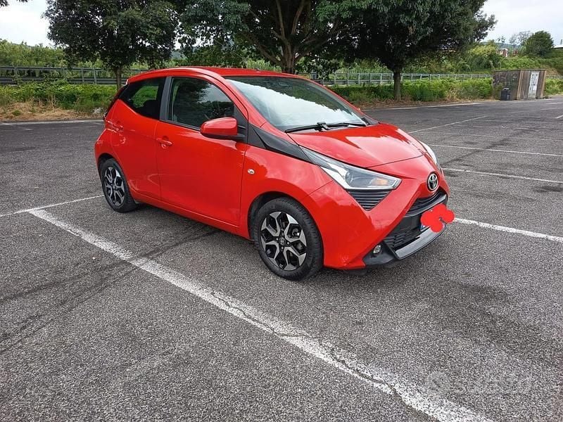 Usata Toyota Aygo 72 CV (52 kW) 2018 Rosso Utilitaria