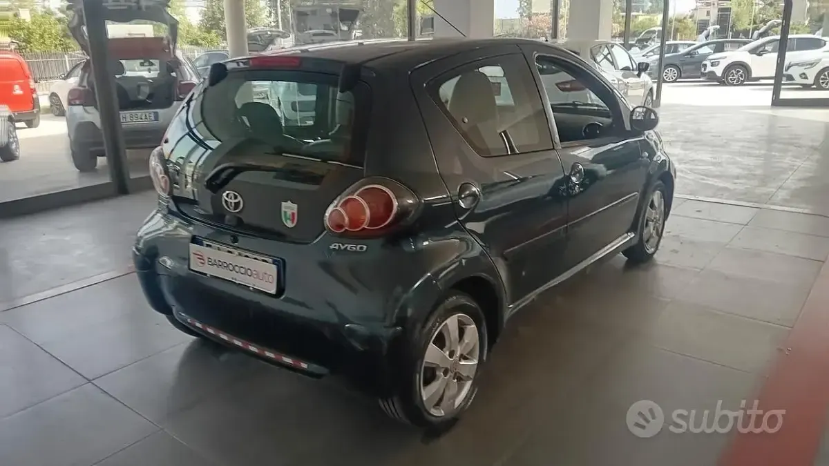 Usata Toyota Aygo 68 CV (50 kW) 2011 Grigio Utilitaria