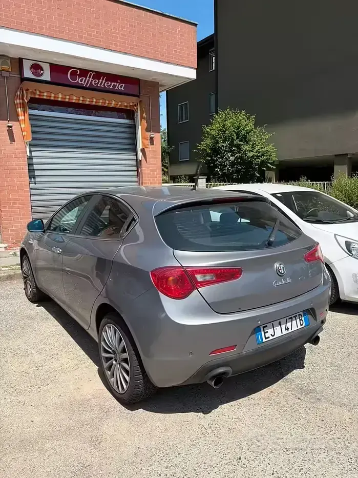 Usata Alfa Romeo Giulietta 140 CV (102 kW) 2011 Utilitaria