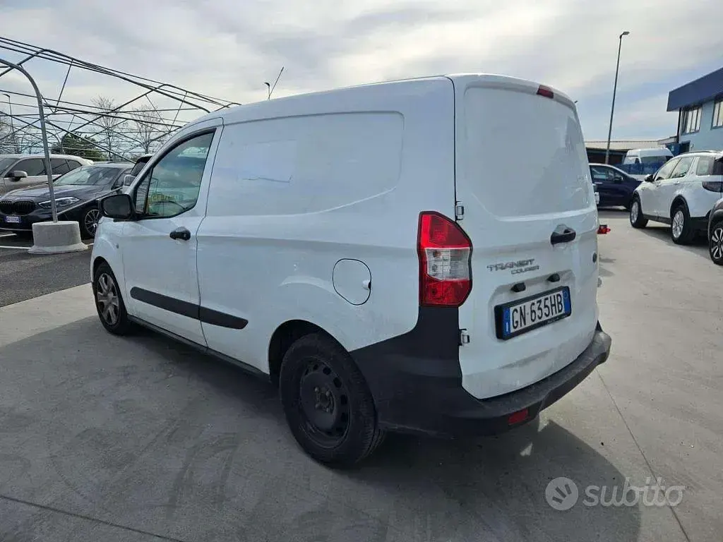 Usado Ford Transit Trend 101 CV (74 kW) 2023 Blanco Van