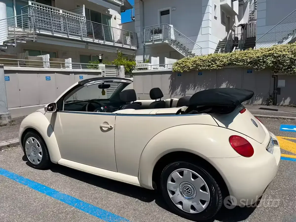 Usata VW New Beetle Cabriolet 75 CV (55 kW) 2004 Cabrio