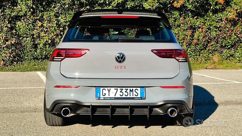 Usata VW Golf VIII GTI 245 CV (180 kW) 2022 Grigio Berlina