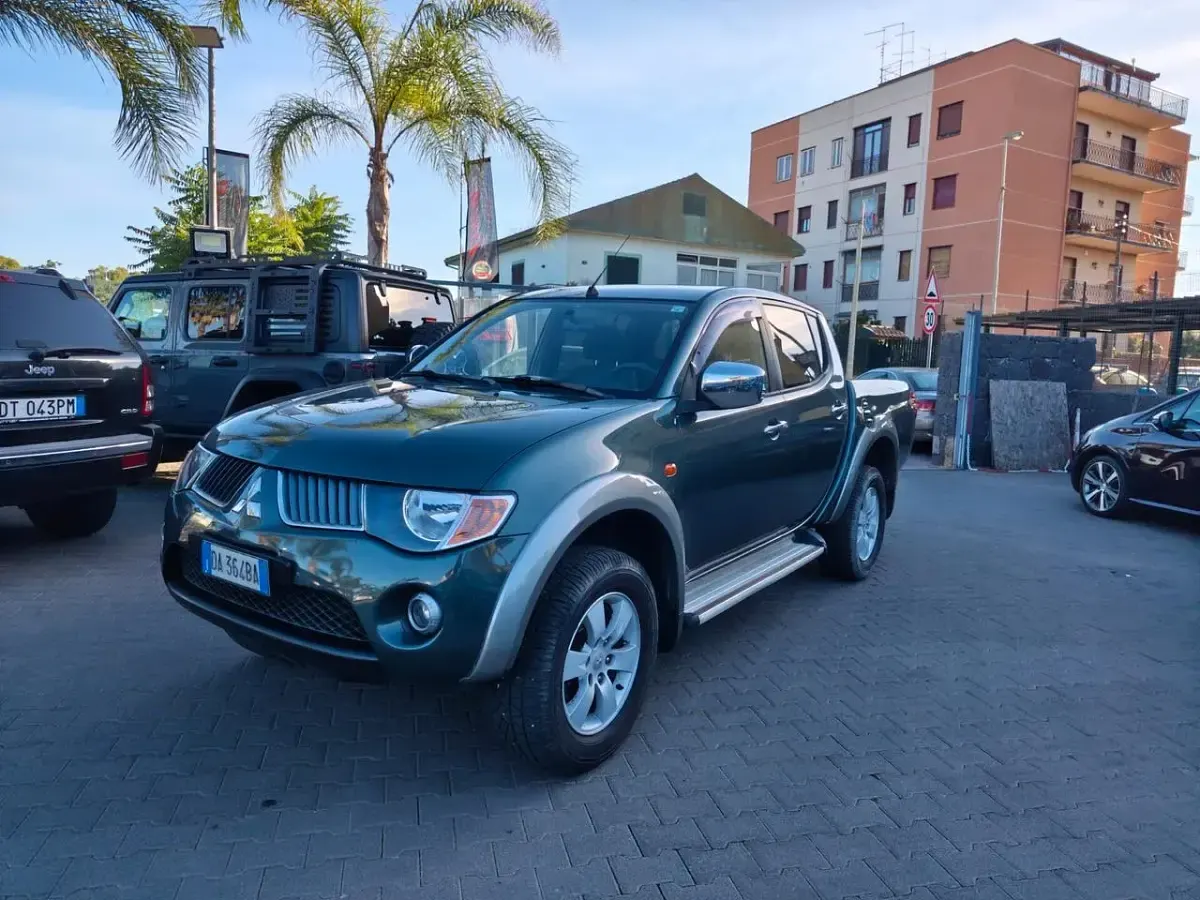 Usata Mitsubishi L200 Intense 136 CV (100 kW) 2007 Verde Pick-up