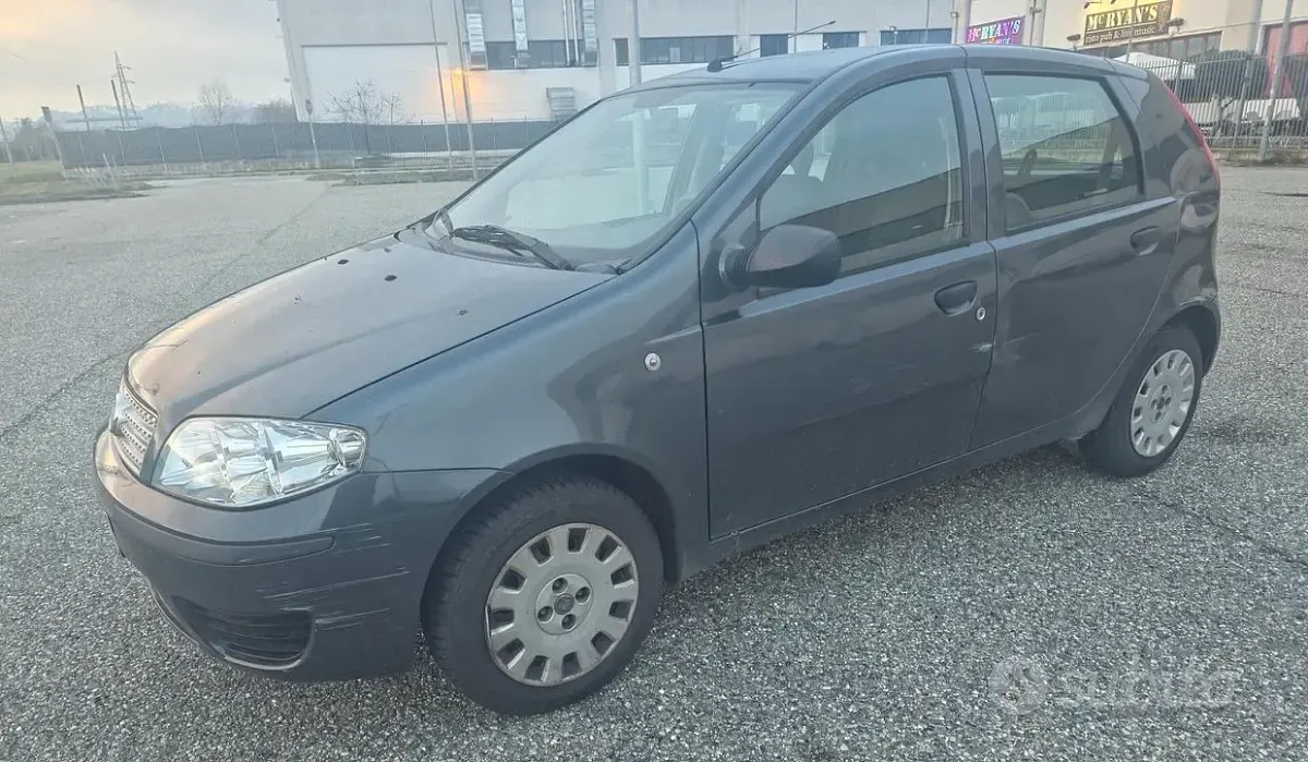 Usata Fiat Punto Active 60 CV (44 kW) 2011 Grigio Utilitaria