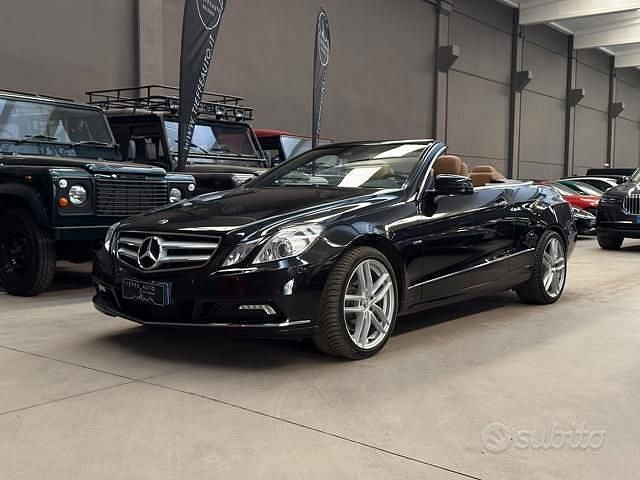Usata Mercedes E350 Avantgarde 265 CV (194 kW) 2012 Nero metallizzato Cabrio
