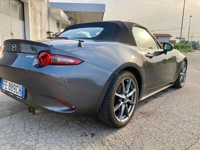 Usata Mazda MX5 Inclusive 160 CV (117 kW) 2016 Grigio Cabrio