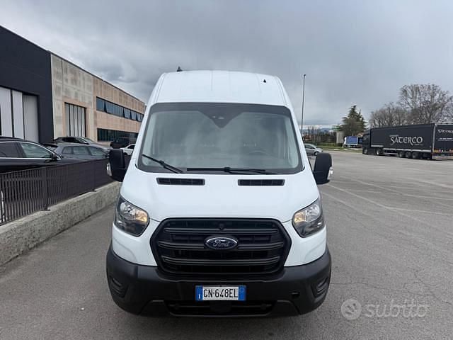 Usado Ford Transit Trend 170 CV (125 kW) 2023 Blanco Berlina