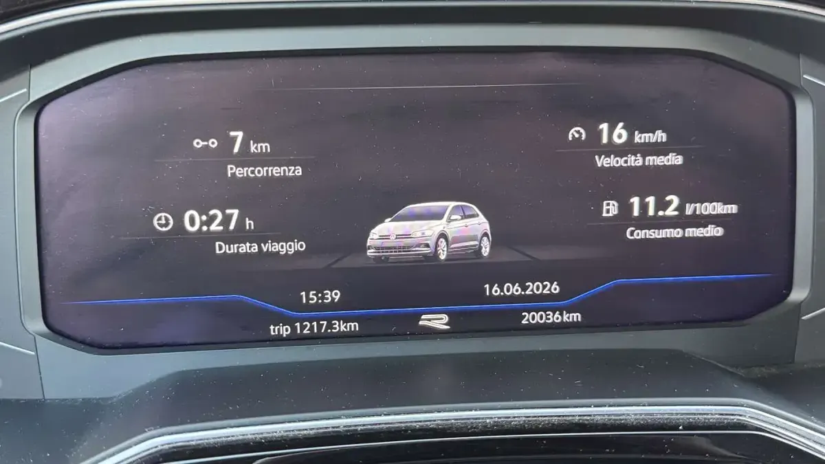 Usata VW Polo R-line 110 CV (80 kW) 2021 Blu/azzurro Utilitaria
