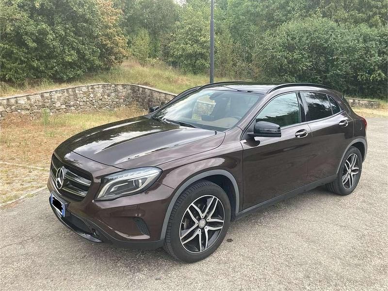 Usata Mercedes GLA200 136 CV (100 kW) 2016 Marrone SUV