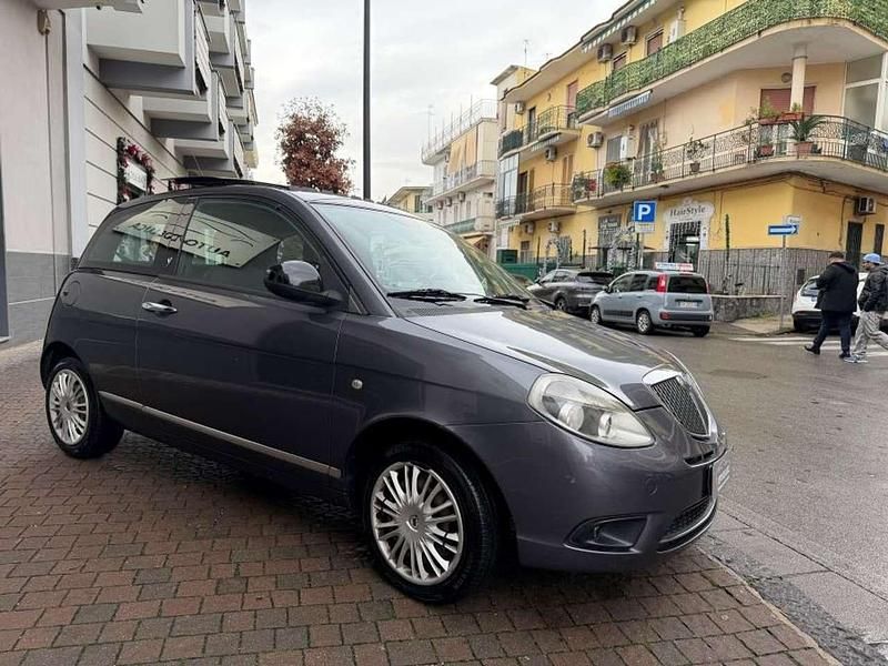 Usata Lancia Ypsilon 75 CV (55 kW) 2012 Grigio Utilitaria
