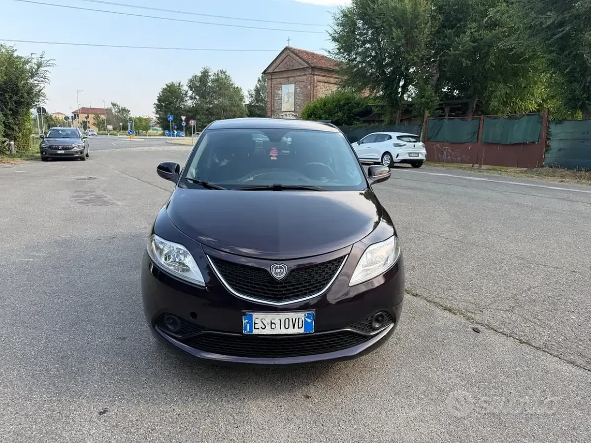 Usata Lancia Ypsilon 69 CV (50 kW) 2013 Viola Utilitaria