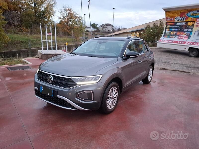 Usata VW T-Roc Life 150 CV (110 kW) 2024 Grigio SUV
