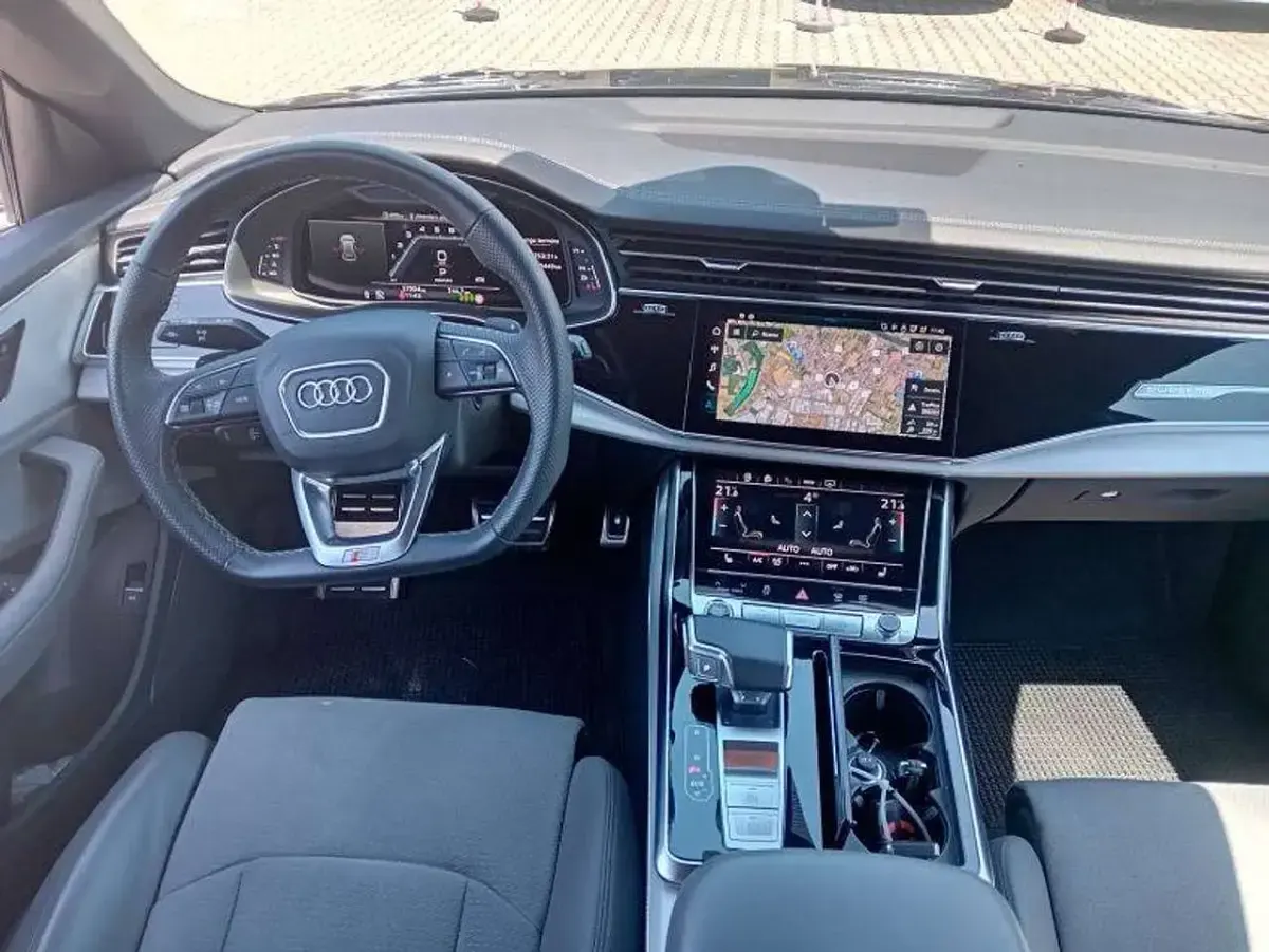 Usata Audi Q8 Sport 340 CV (250 kW) 2023 Grigio daytona perlato SUV