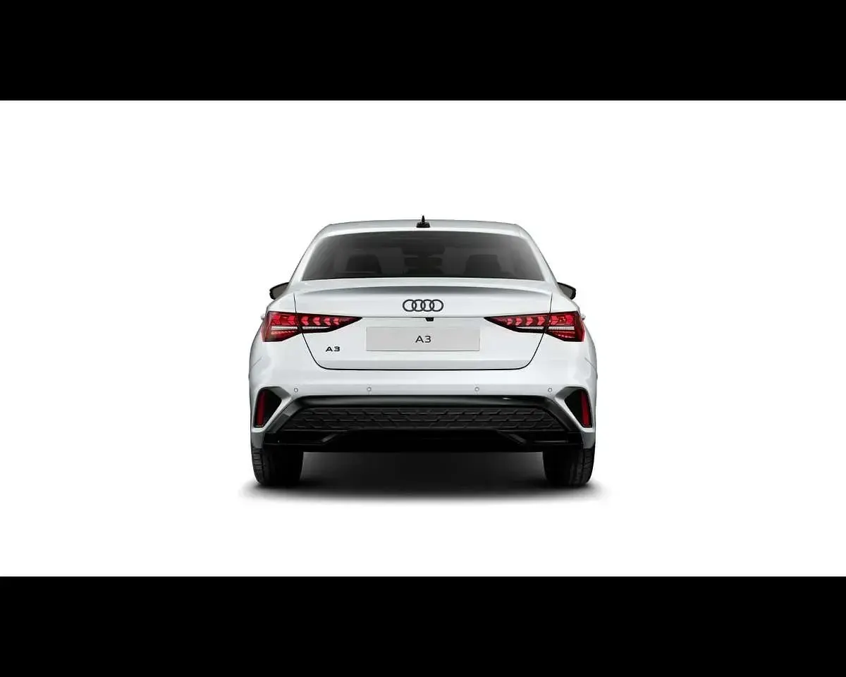 Nuova Audi A3 S-Line 150 CV (110 kW) 2026 Bianco ghiacciaio metallizzato Berlina
