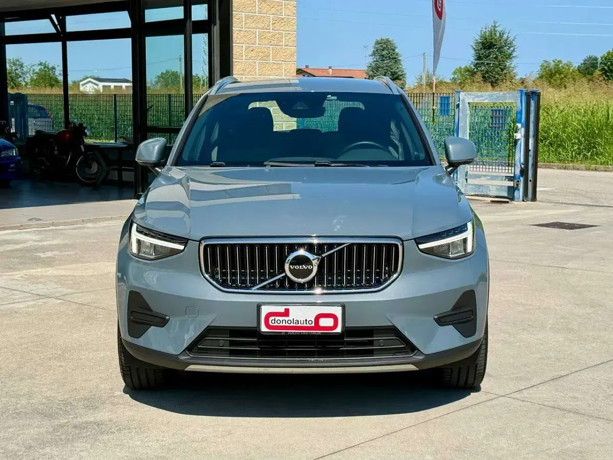 Usata Volvo XC40 Core 129 CV (94 kW) 2023 Thunder grey metallizzato SUV