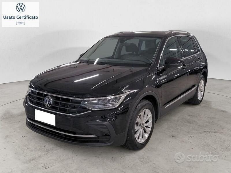 Nero Usata 2023 VW Tiguan Life SUV | 32.500 € (Buon prezzo) - Immagine 1/4
