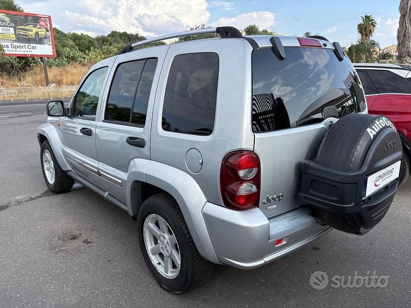 Usata Jeep Cherokee Limited 163 CV (119 kW) 2005 Grigio SUV