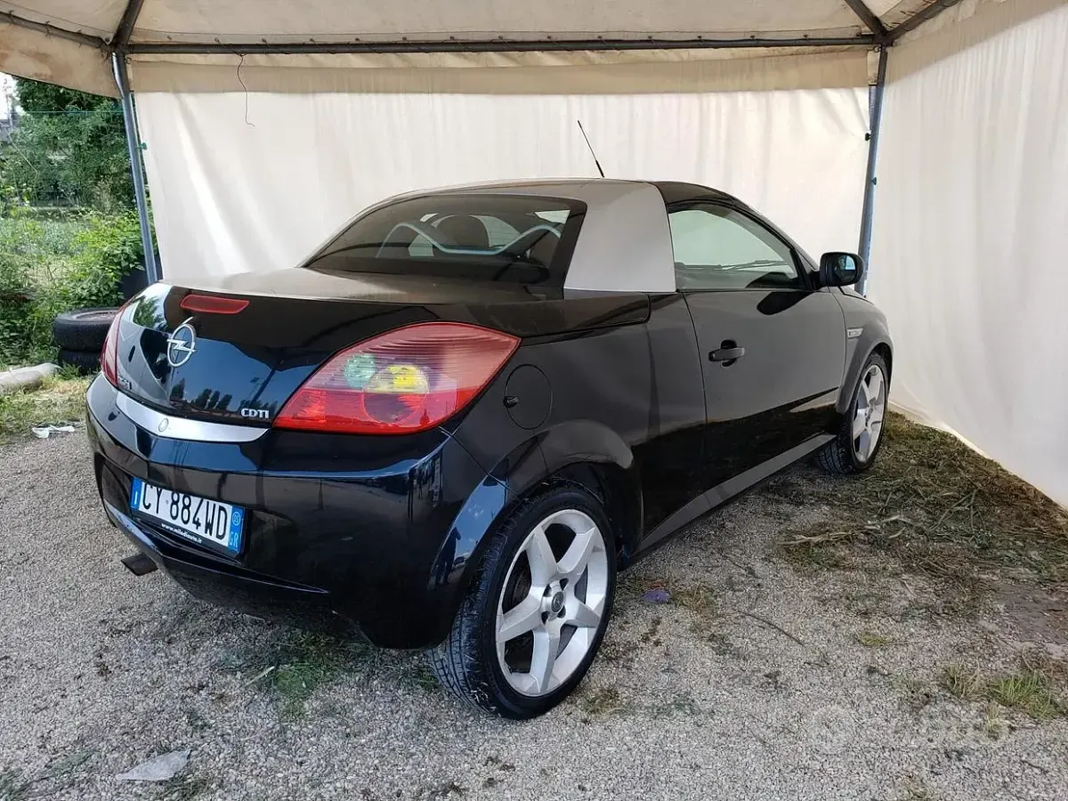 Brugt Opel Tigra Sport 69 HK (50 kW) 2005 Sort Cabriolet
