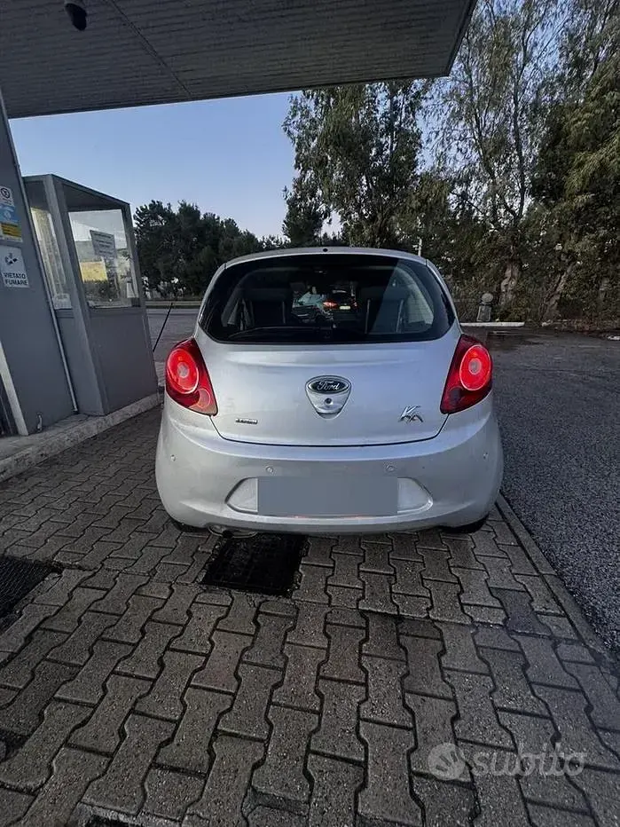 Usata Ford Ka 75 CV (55 kW) 2011 Grigio Utilitaria