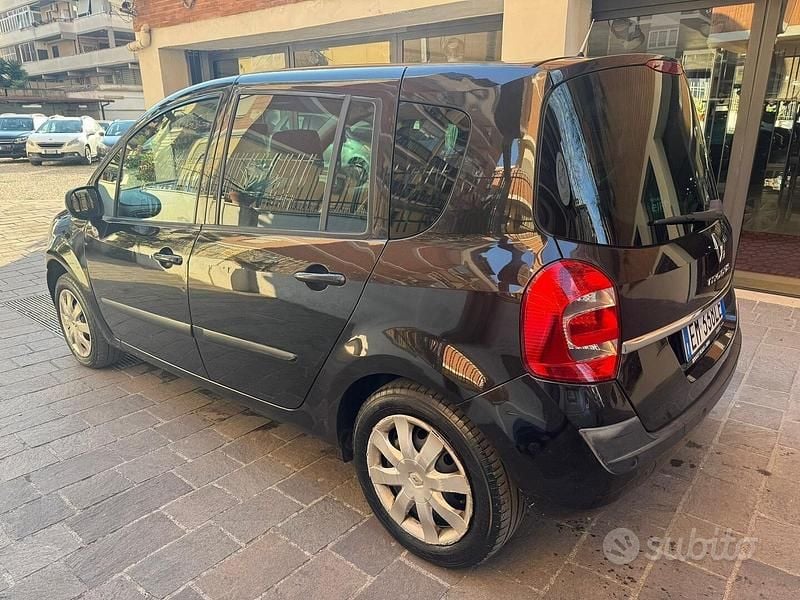 Usata Renault Grand Modus 103 CV (75 kW) 2012 Nero Monovolume