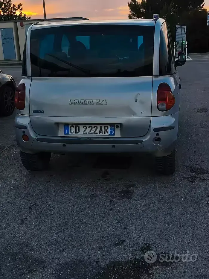 Usata Fiat Multipla 116 CV (85 kW) 2002 Grigio Monovolume