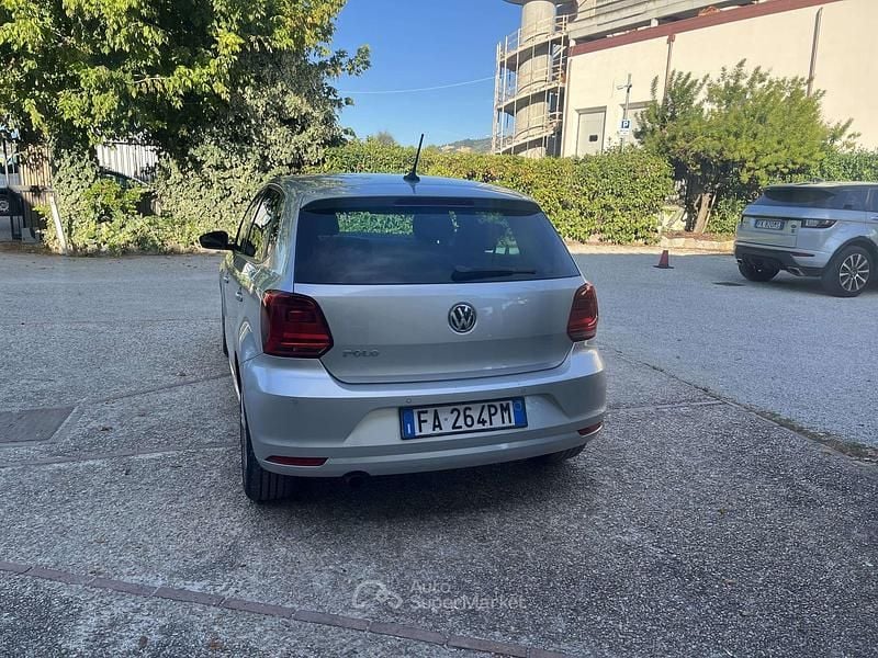 Usata VW Polo 90 CV (66 kW) 2015 Argento Berlina