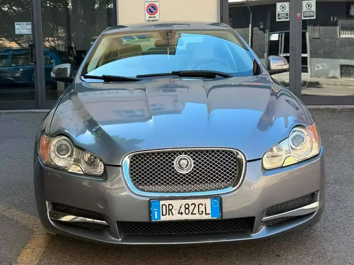 Usata Jaguar XF Premium Luxury 207 CV (152 kW) 2008 Grigio Berlina