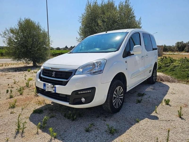 Bianco Usata 2018 Peugeot Partner Tepee Active Monovolume | 11.500 € (Buon prezzo) - Immagine 1/4