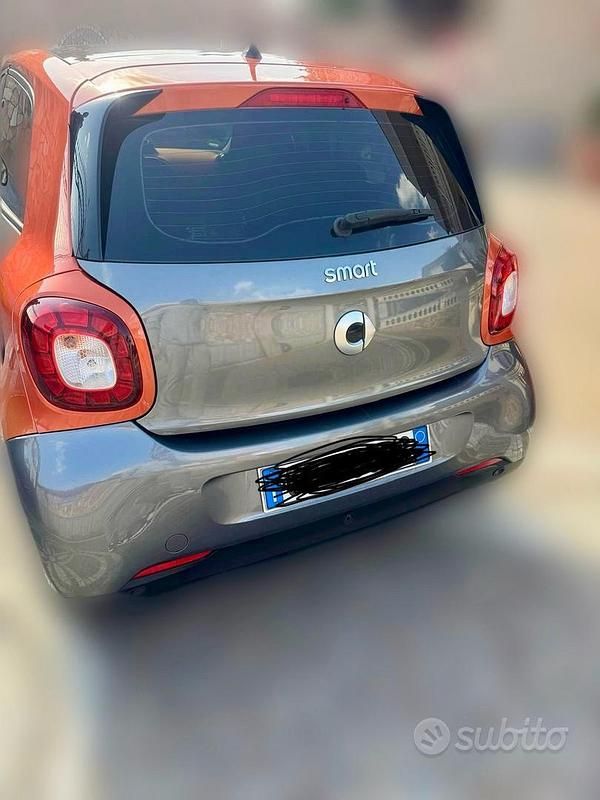 Usata Smart ForFour 71 CV (52 kW) 2015 Grigio Utilitaria