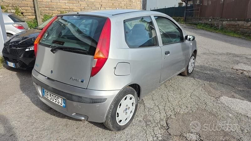 Usata Fiat Punto 60 CV (44 kW) 2002 Grigio Utilitaria