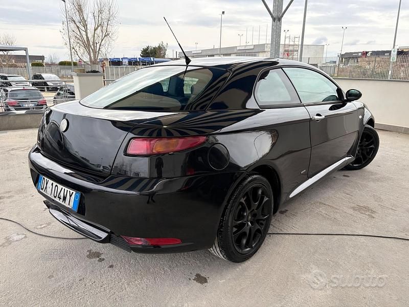 Usata Alfa Romeo GT Distinctive 150 CV (110 kW) 2009 Nero Coupé