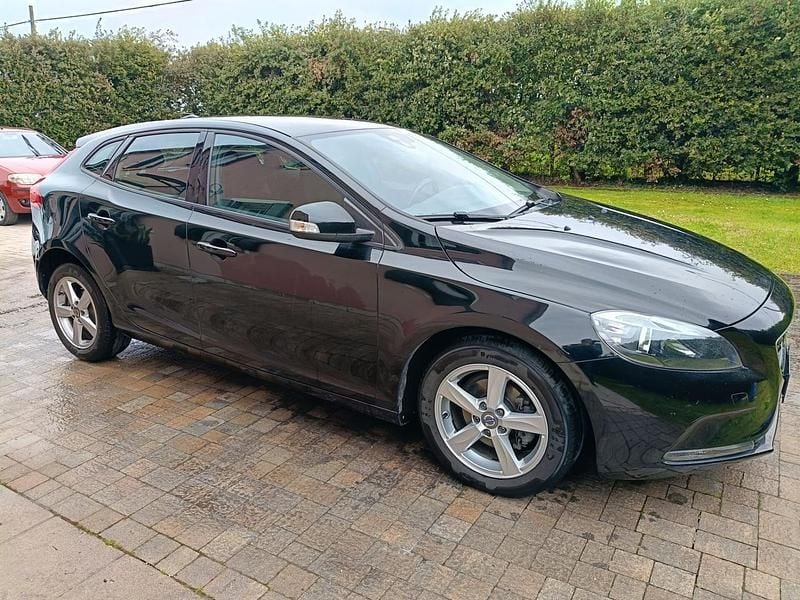 Usata Volvo V40 Kinetic 119 CV (87 kW) 2015 Nero Berlina