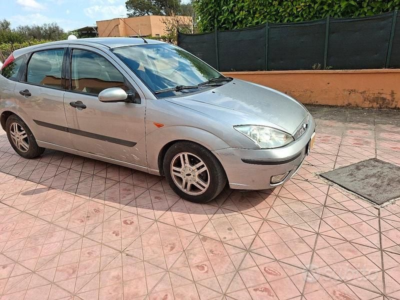 Usata Ford Focus Zetec 2003 Grigio Berlina