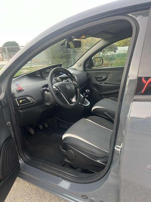 Usata Lancia Ypsilon 69 CV (50 kW) 2015 Utilitaria