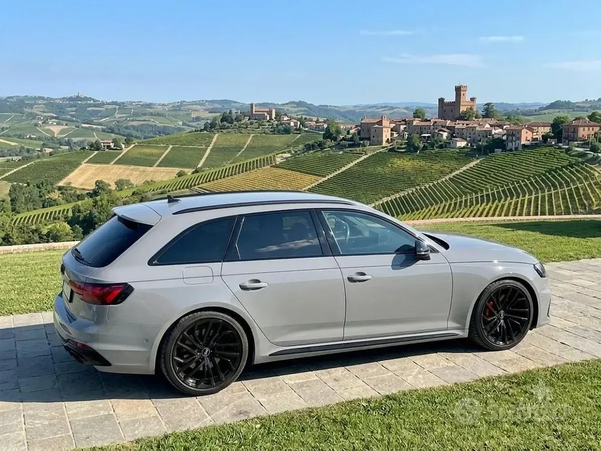 Usata Audi RS4 Exclusive 450 CV (330 kW) 2023 Grigio Station wagon